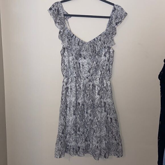 entro Grey Flowy Dress Size: Large - Picture 1 of 7